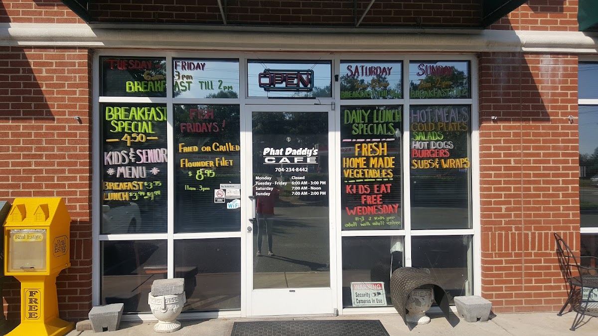 Phat Daddy's Cafe - Photo 5