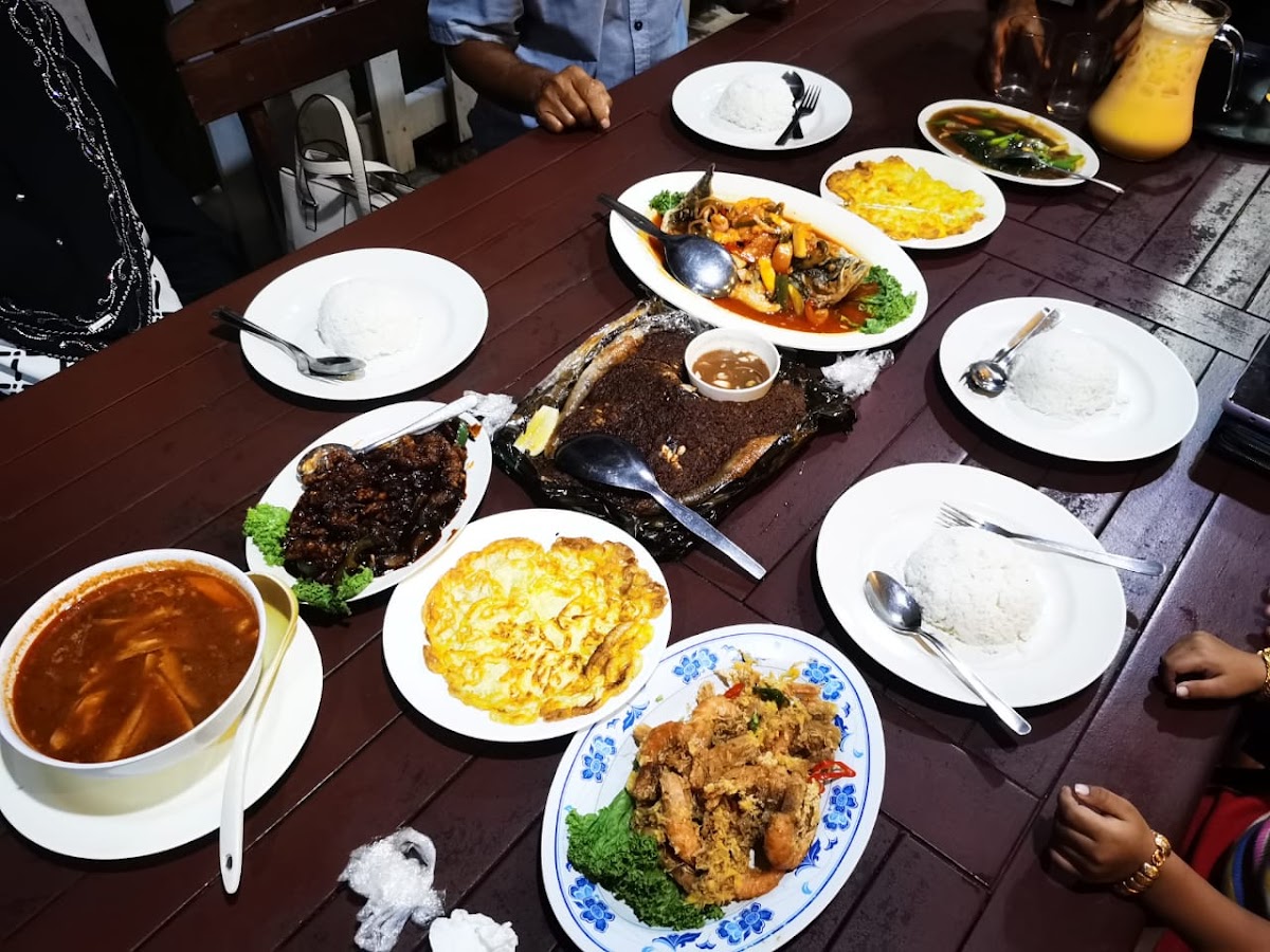 Garden Beach Seafood - Photo 7