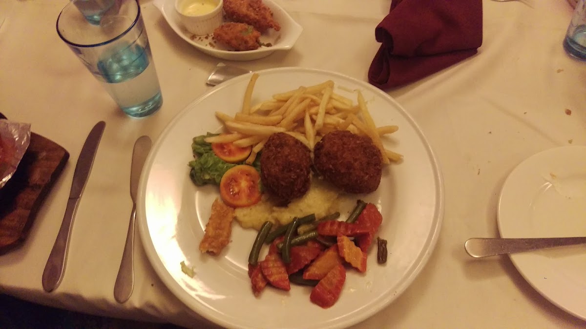 Shezan Ampis Restaurant - Photo 7