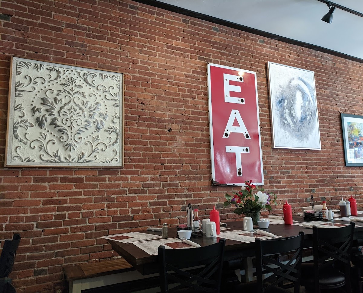 Charlie's Place Eatery - Photo 3