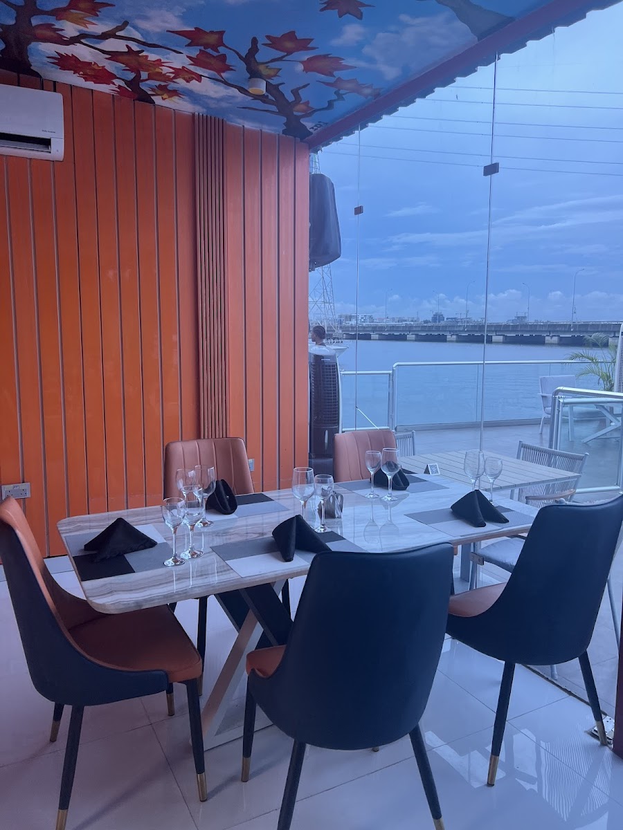 Red Bar Lagos - Photo 3