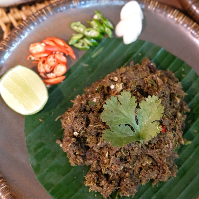 pounded mutton and tea leaves salad ဆိတ်လက်ဖက်ထောင်း