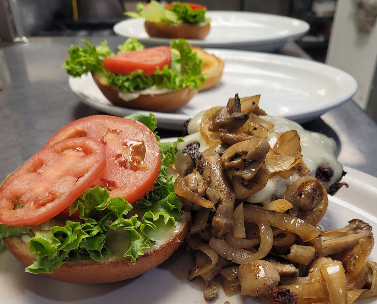 Checkers Family Restaurant - Photo 9