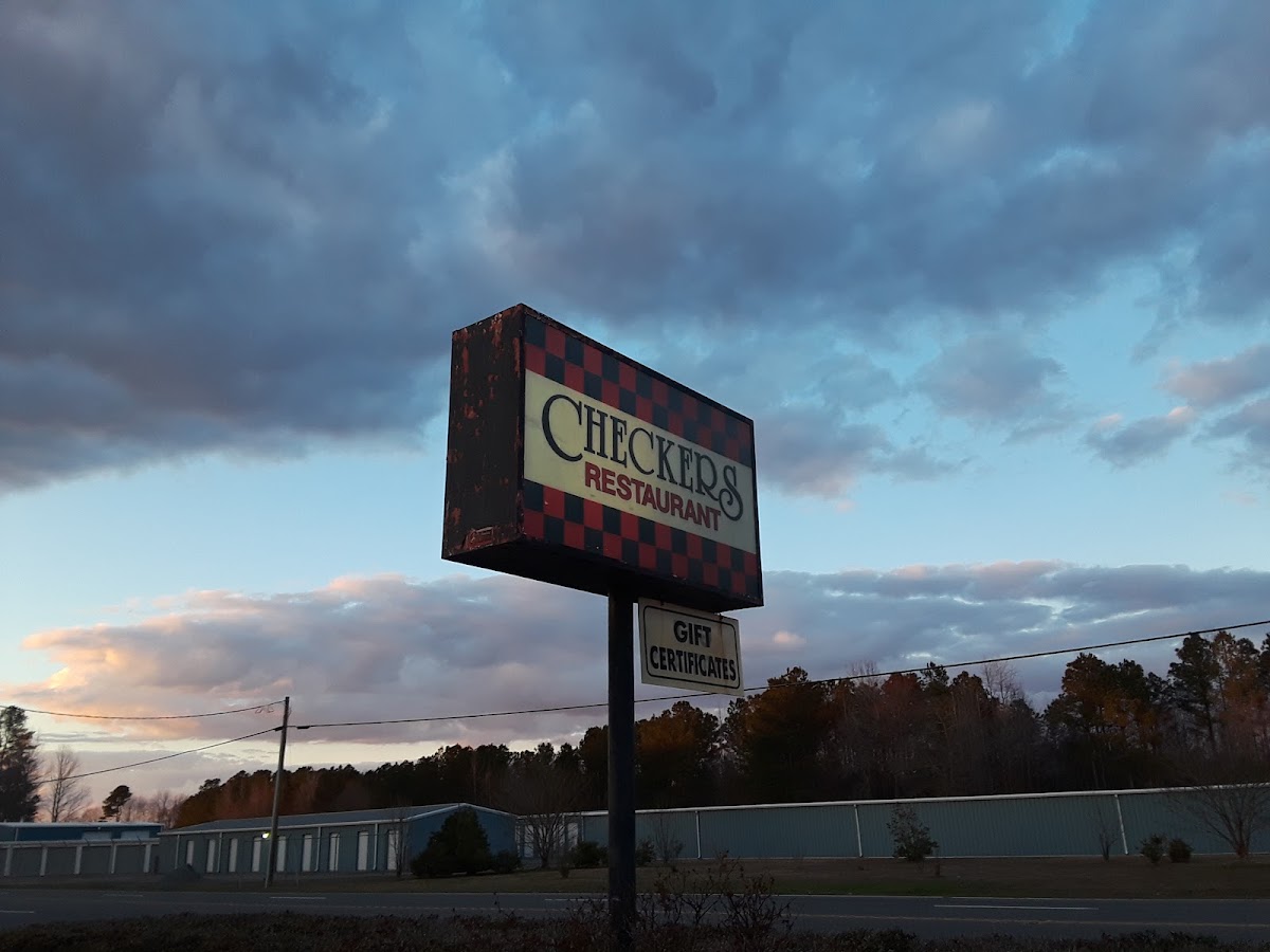 Checkers Family Restaurant - Photo 2
