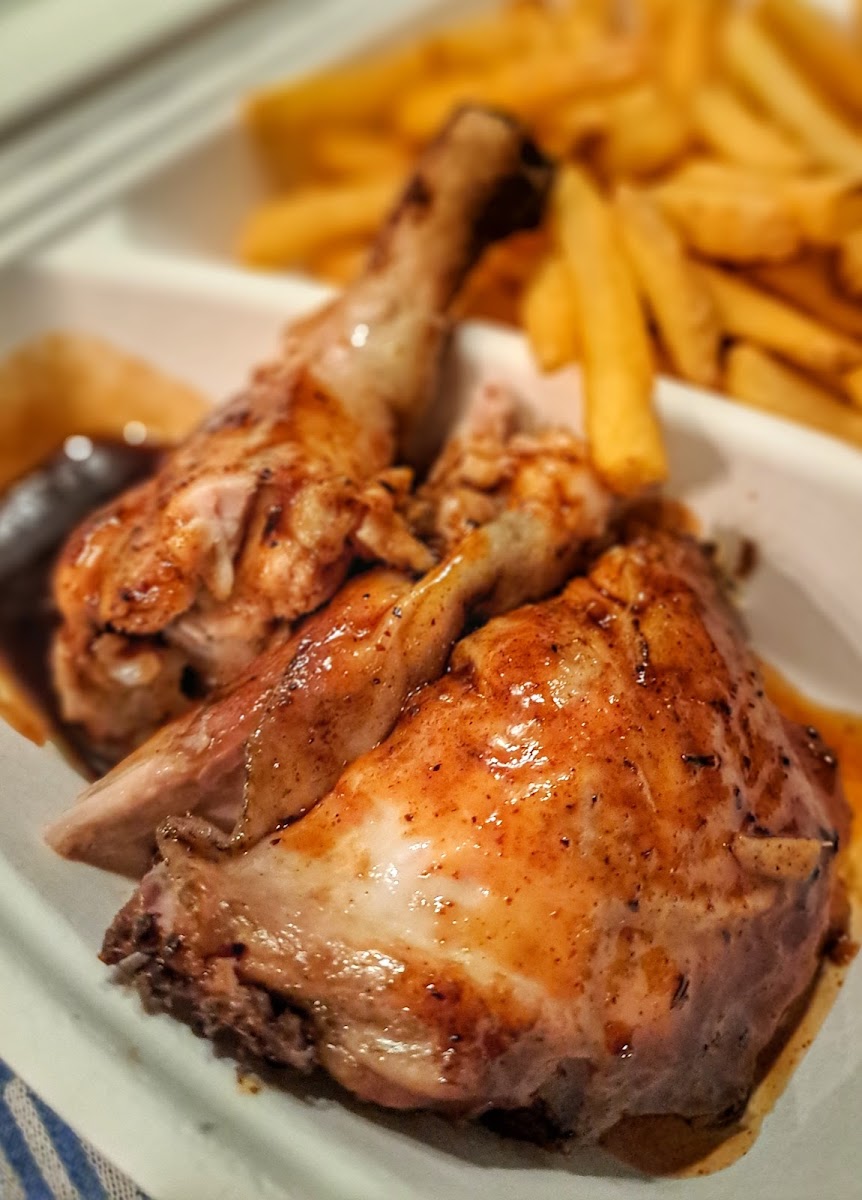 Hermanos Smoke & Grill - Photo 9