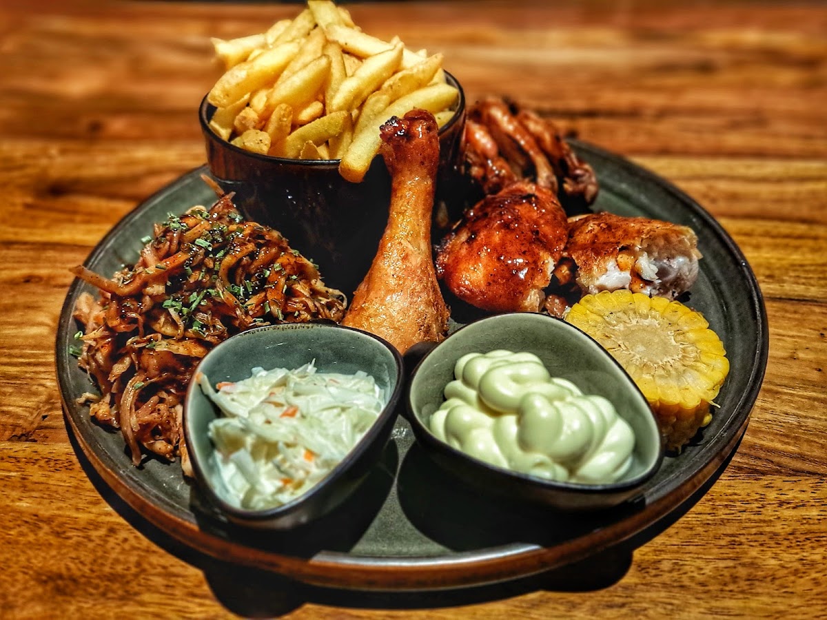 Hermanos Smoke & Grill - Photo 3
