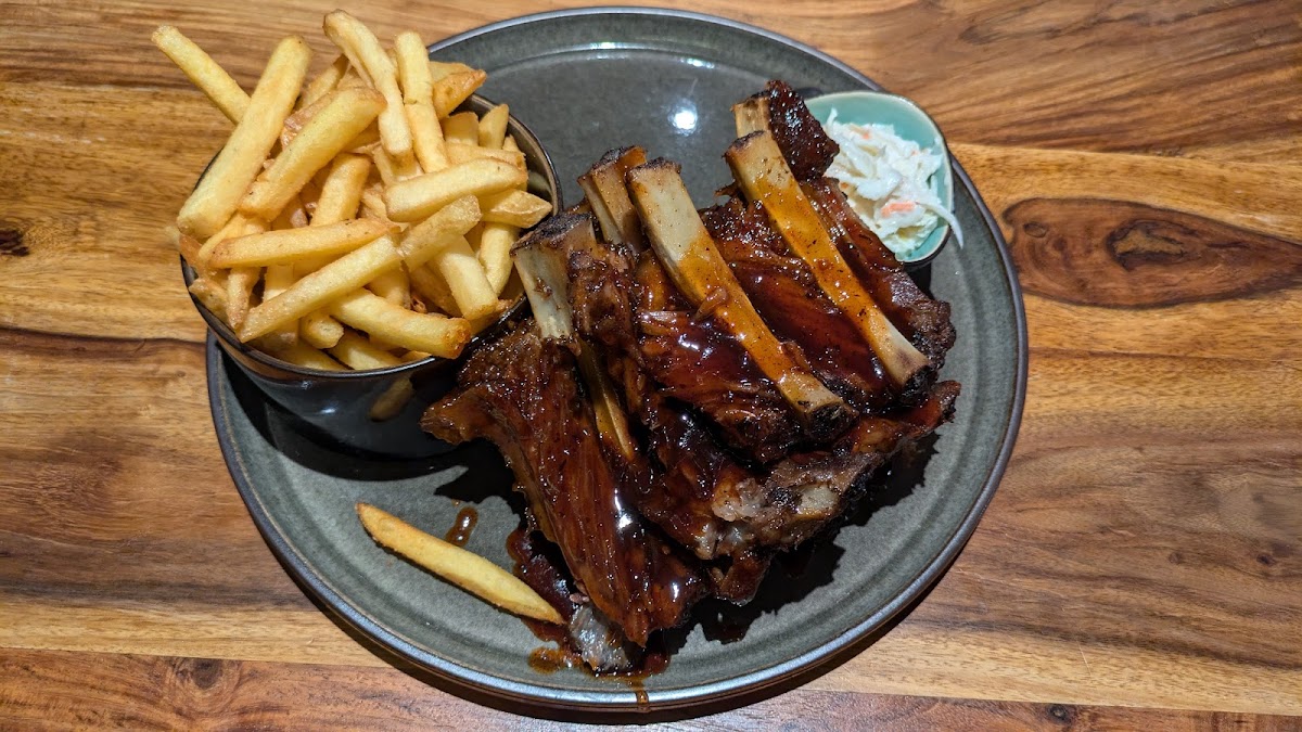 Hermanos Smoke & Grill - Photo 4