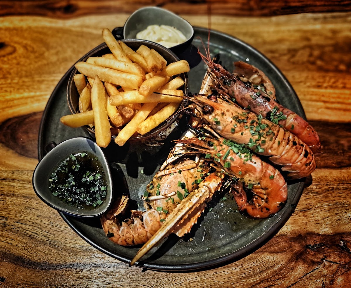 Hermanos Smoke & Grill - Photo 8