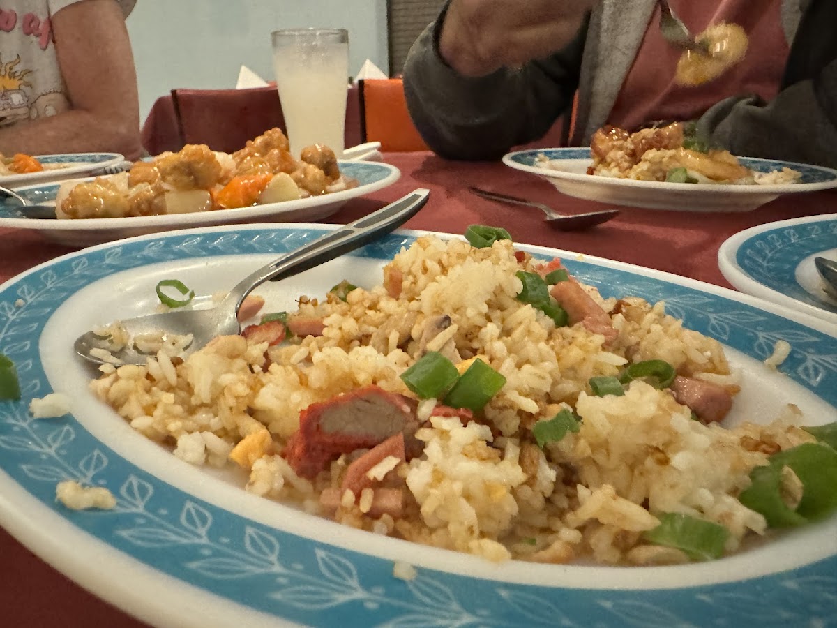 Connaught Chinese Restaurant - Photo 9
