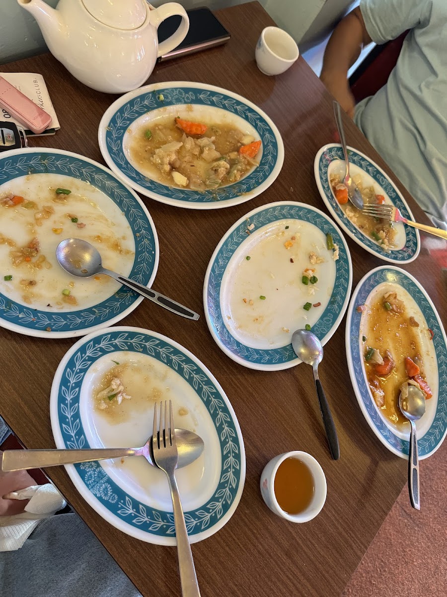 Connaught Chinese Restaurant - Photo 8
