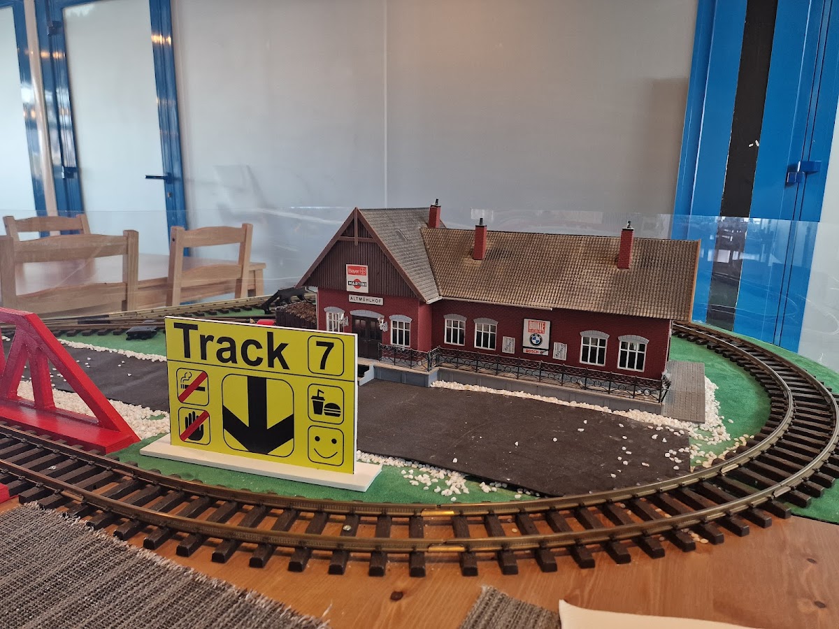 Railroad caffe - Photo 3