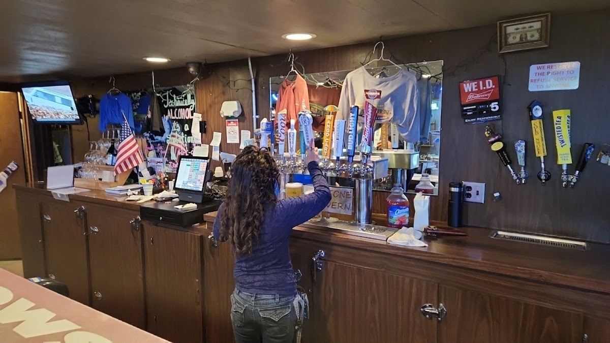 Yellowstone Tavern - Photo 3