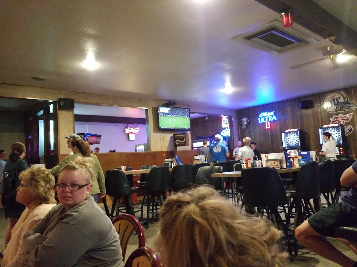 Yellowstone Tavern - Photo 4
