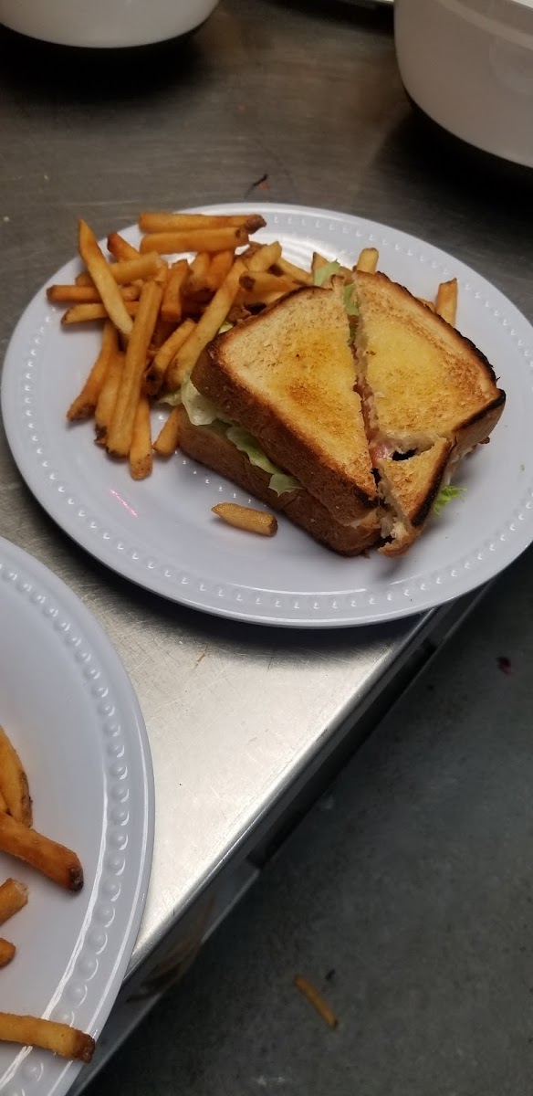 Sweet Home Saloon & Grill - Photo 9