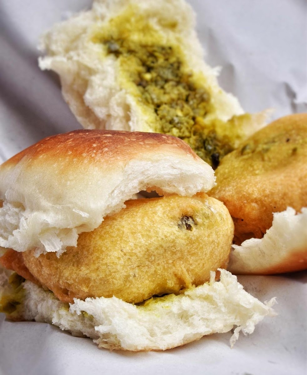 GOLI Vadapav warora (cafe ) - Photo 1