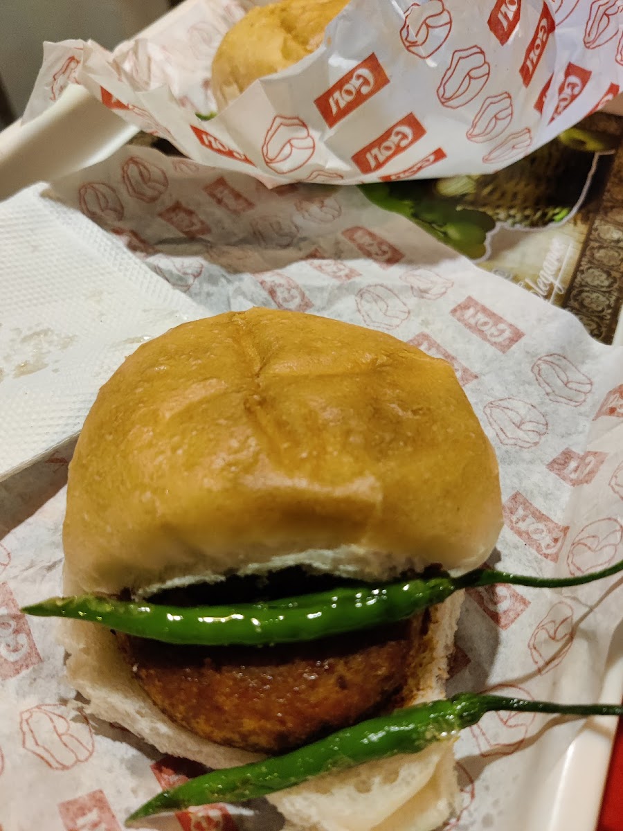 GOLI Vadapav warora (cafe ) - Photo 4