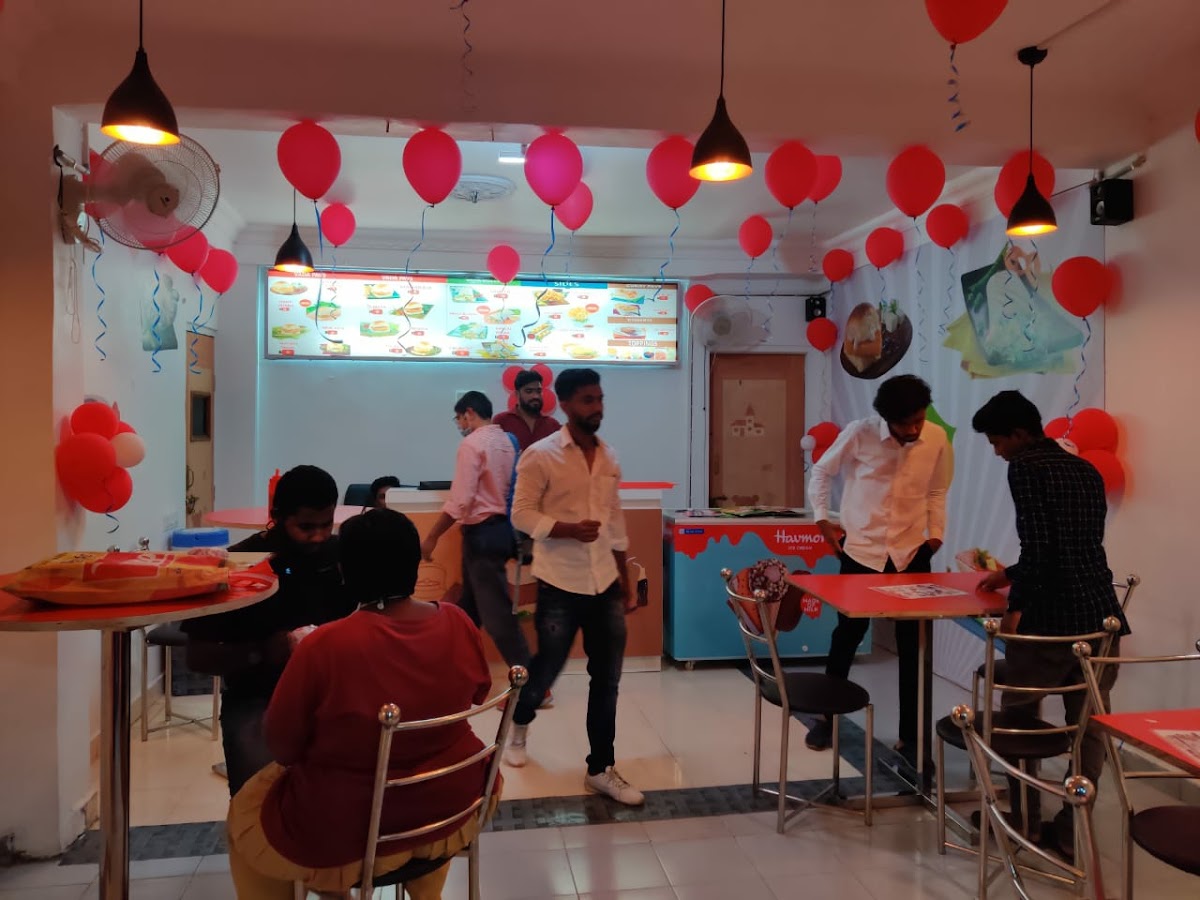 GOLI Vadapav warora (cafe ) - Photo 8