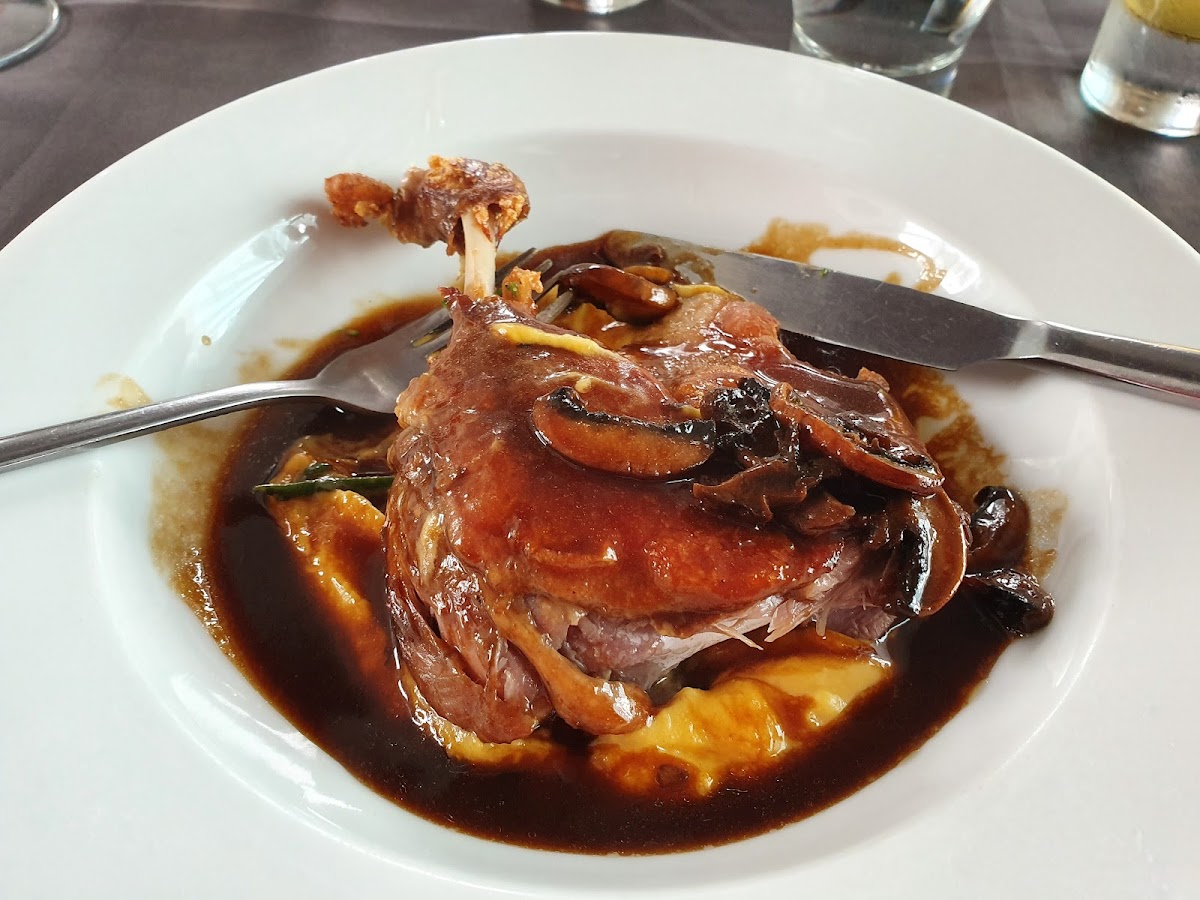 High Tide Seafood Restaurant - Photo 1