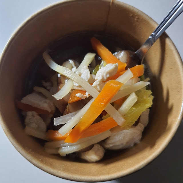 Hühnerfleisch-suppe