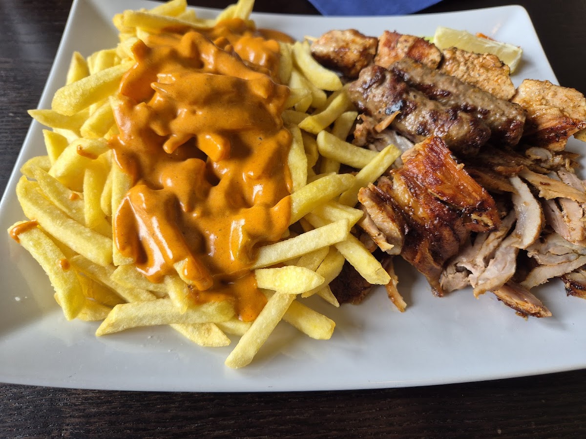 Artemis Gyros Center - Photo 4