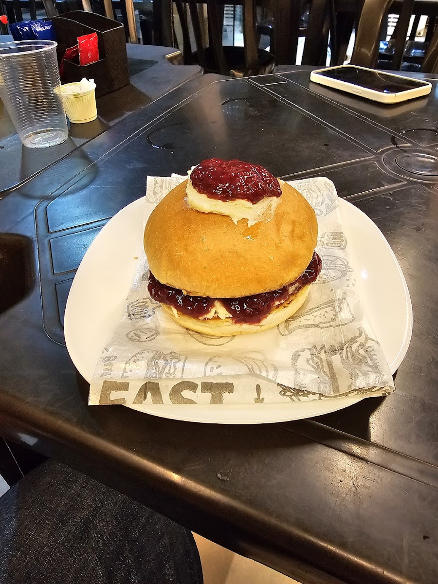 Oficial Hamburgueria e Doceria - Photo 2