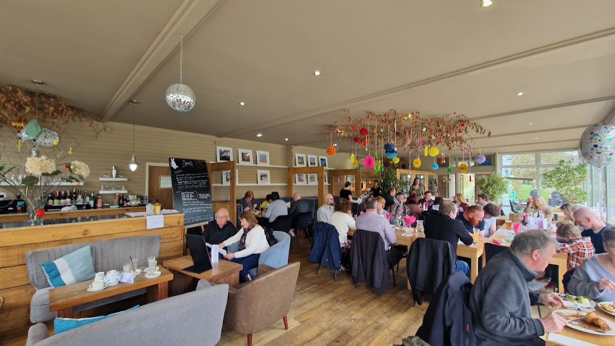 Lakeside Cafe - Photo 8