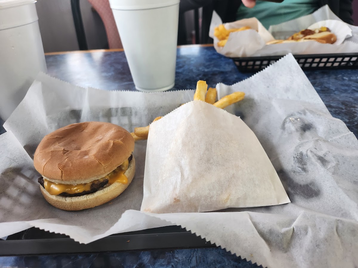 THE FREEZE RESTAURANT - Photo 4
