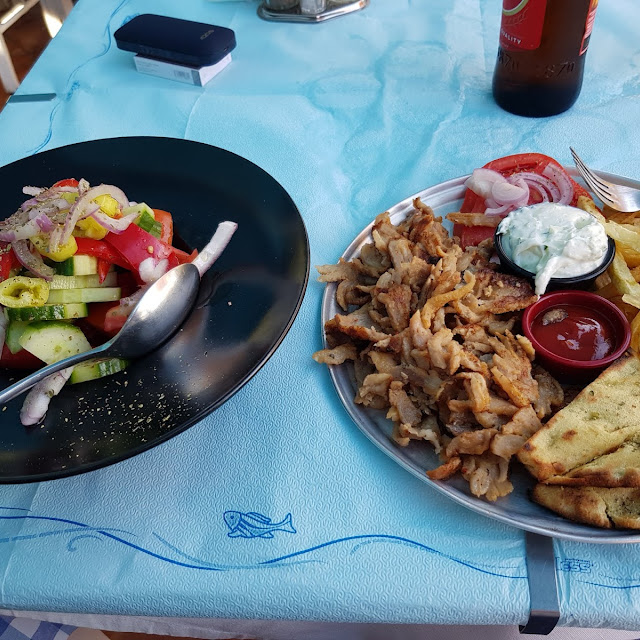 Salată De Roșii Și Castraveți Gyros De Porc