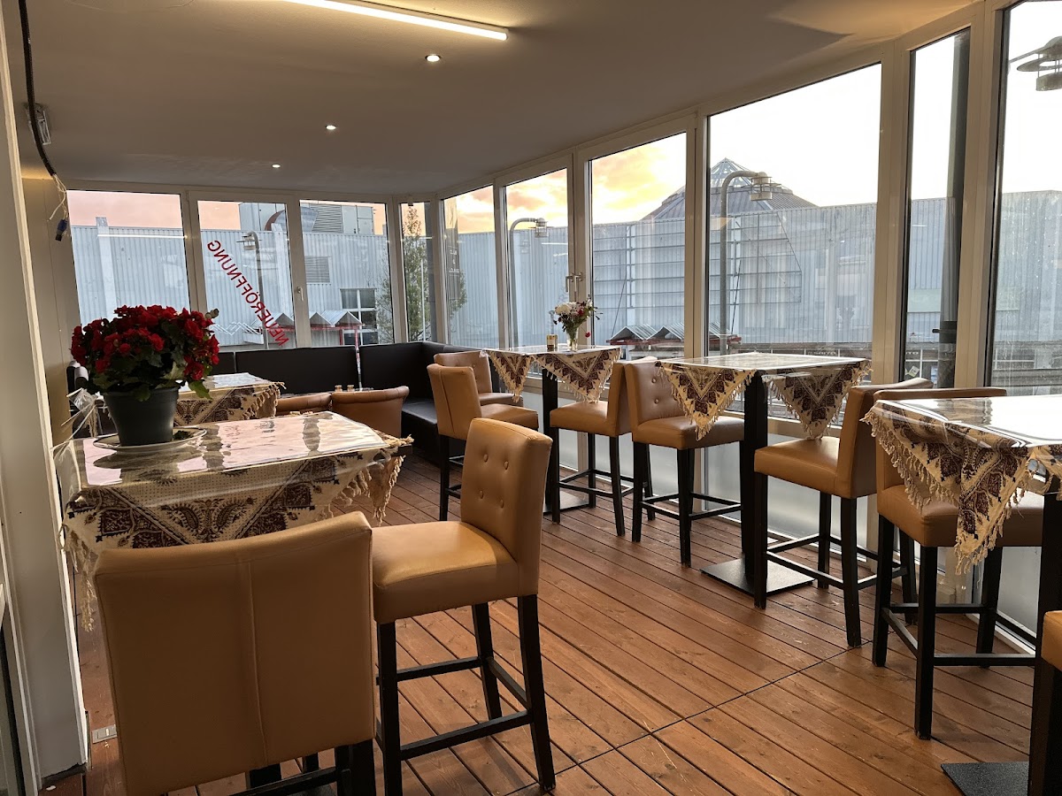 Zafraan Restaurant - Photo 6