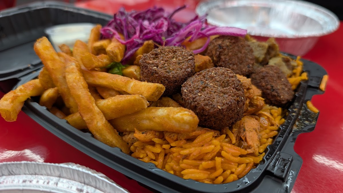 NYC Halal Eats Lombard - Photo 3