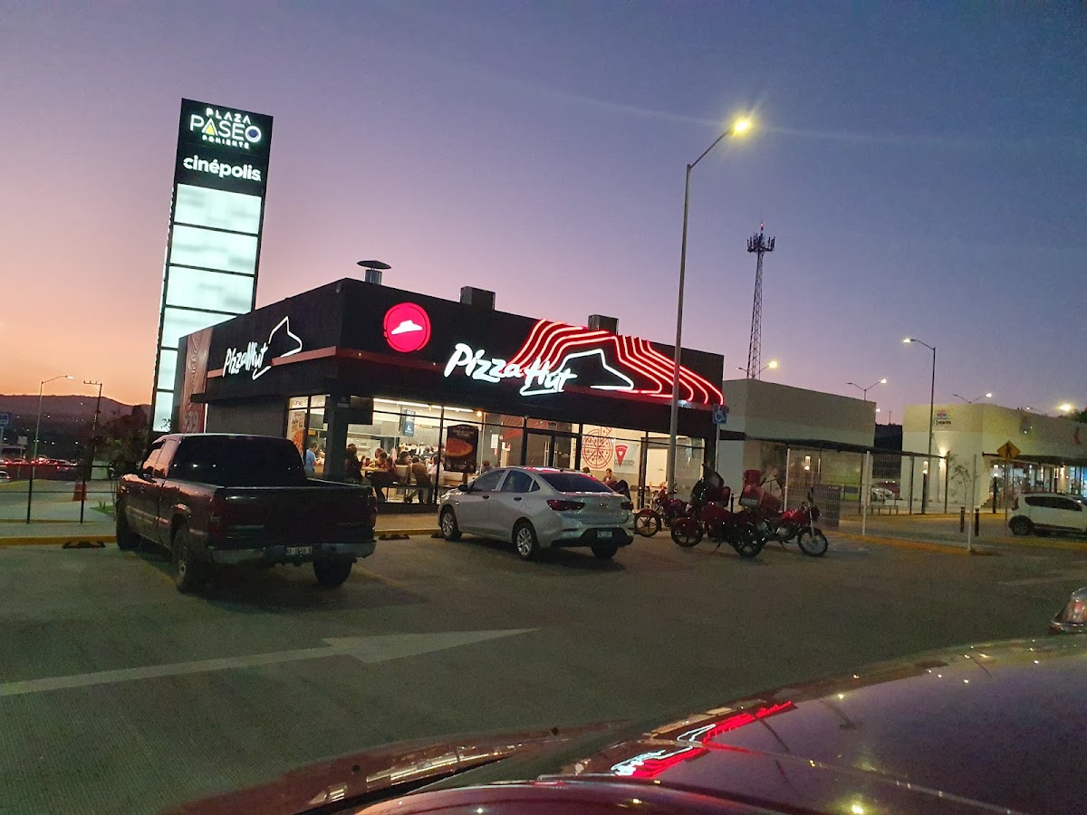 Pizza Hut Plaza Paseo Poniente