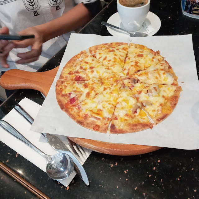 Hawaiian Pizza