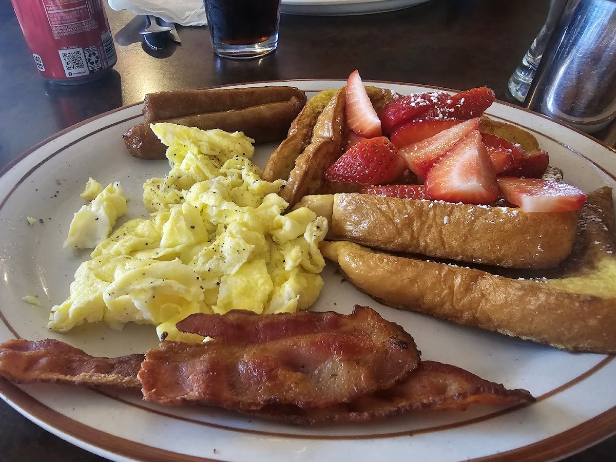 Royal Cafe - Photo 1