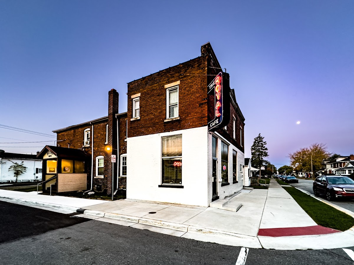 Royal Cafe - Photo 3