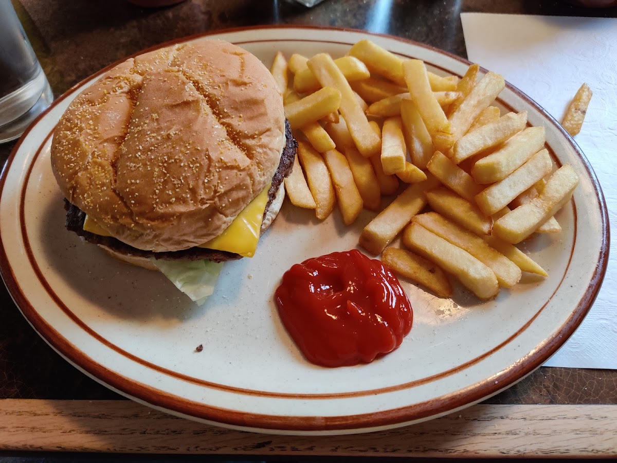 Royal Cafe - Photo 4