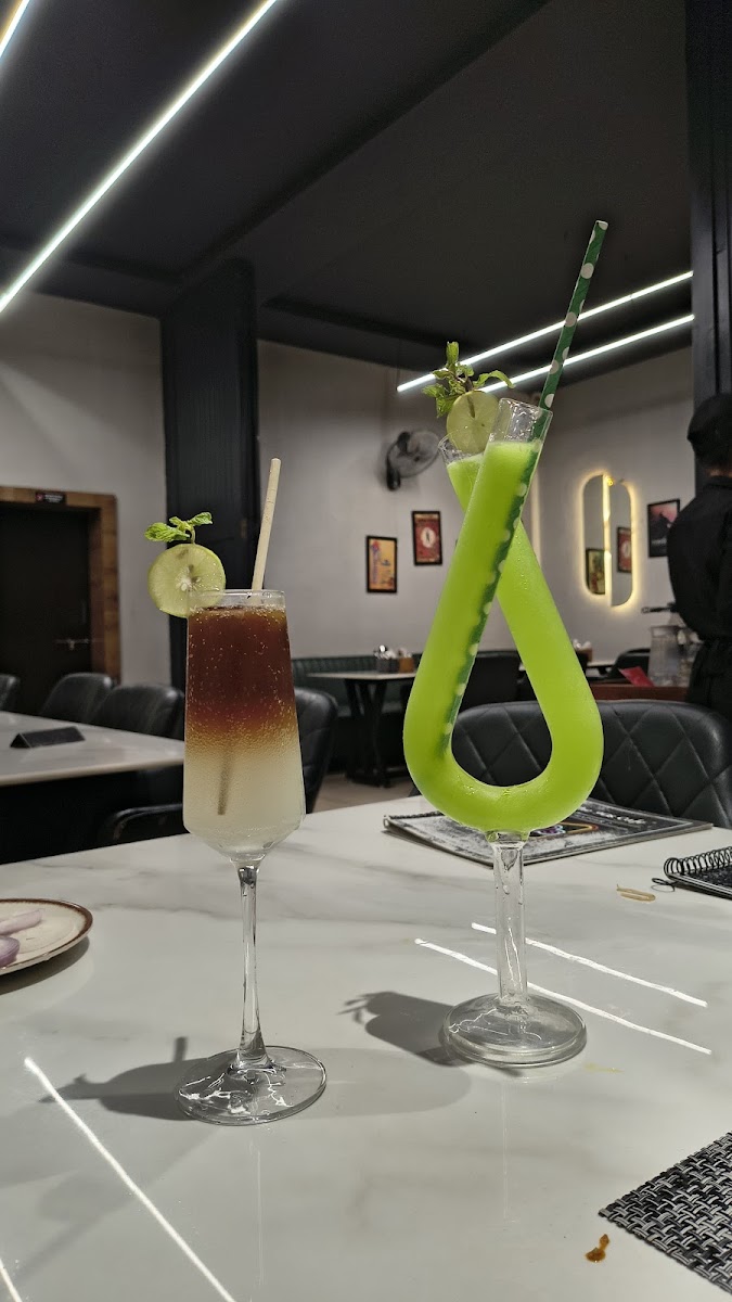 The 90s Café - Chapter 2 - Photo 2