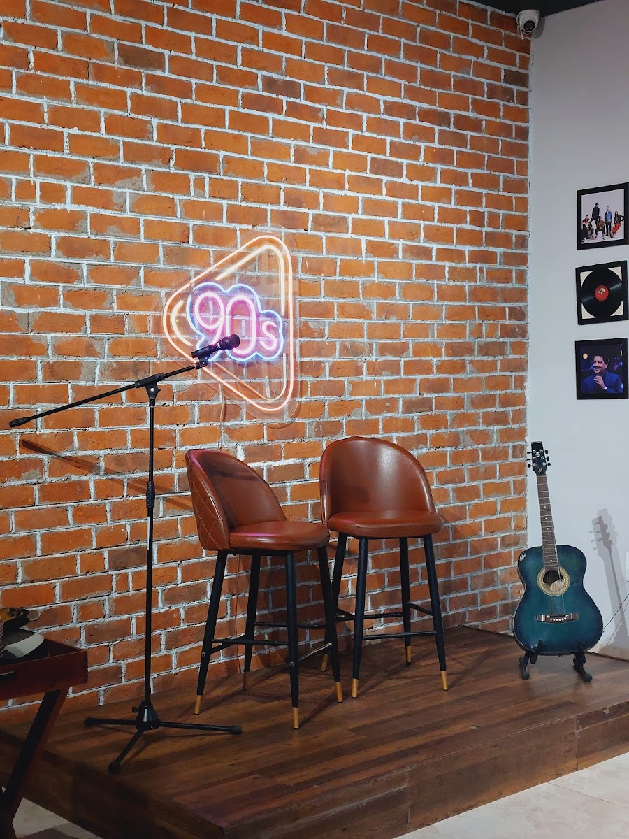 The 90s Café - Chapter 2 - Photo 3