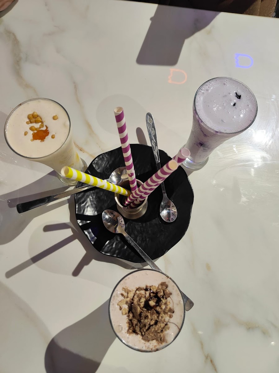 The 90s Café - Chapter 2 - Photo 4