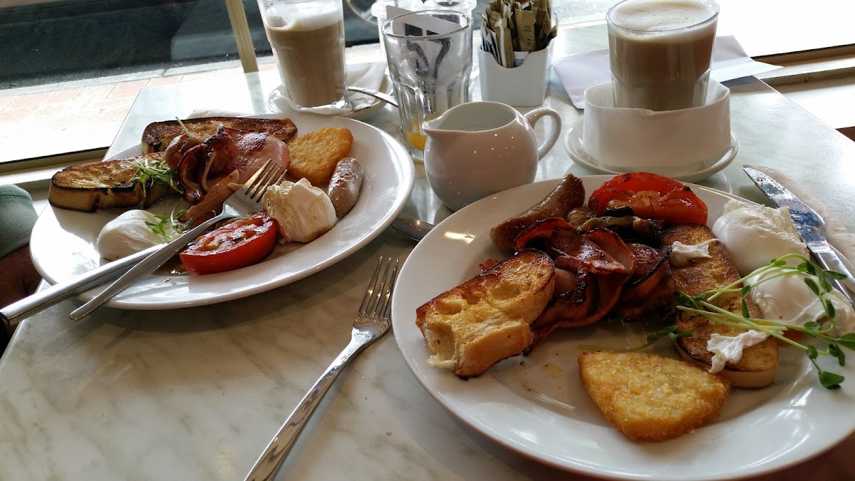 Cosi's Café - Photo 1