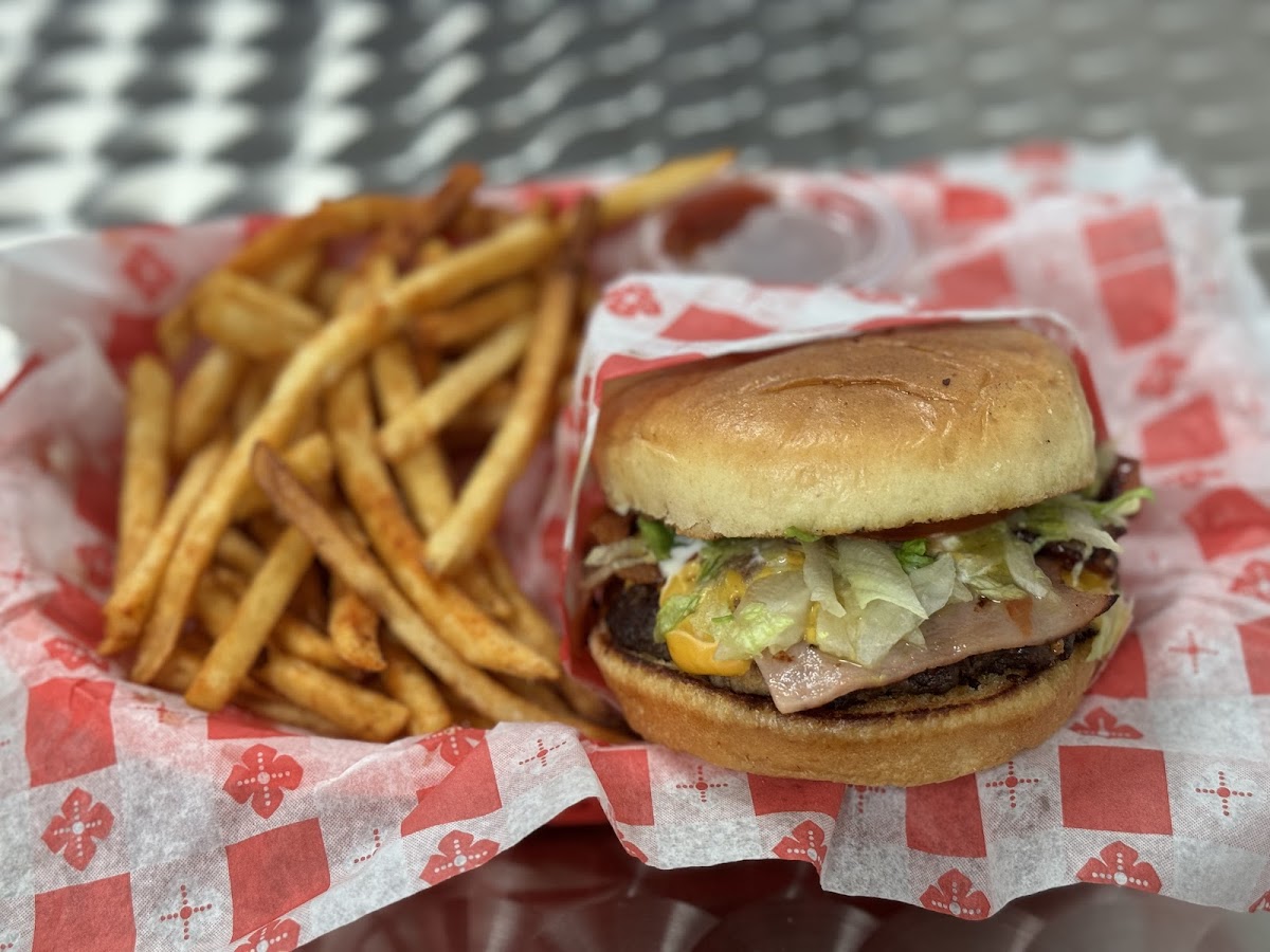 Dos Locos Burgers And Wings - Photo 2