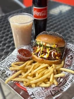 Dos Locos Burgers And Wings - Photo 3