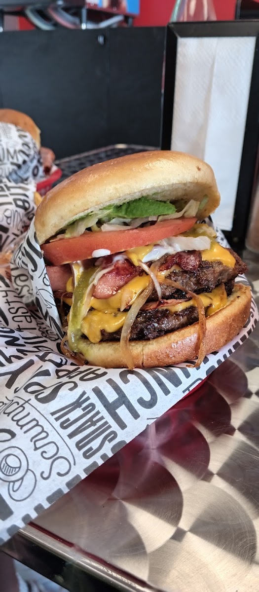 Dos Locos Burgers And Wings - Photo 4