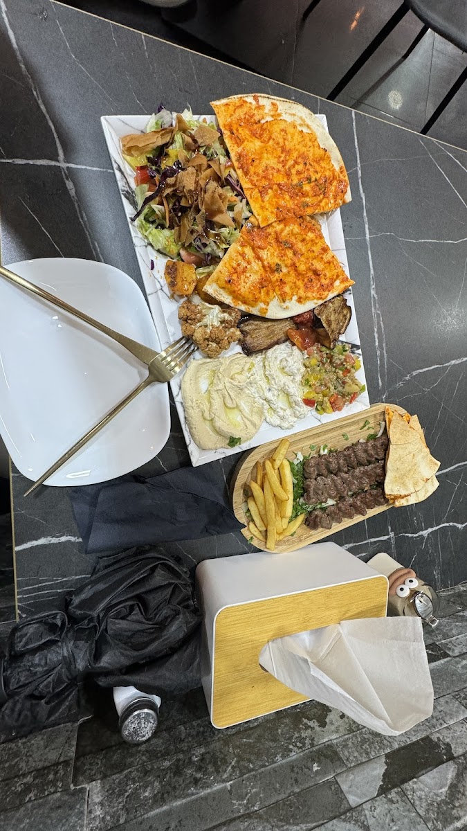 Al Shami Restaurant - Photo 9