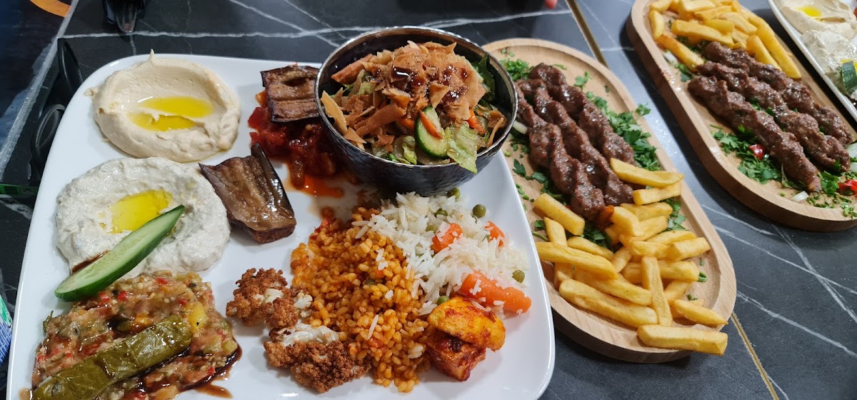 Al Shami Restaurant - Photo 2