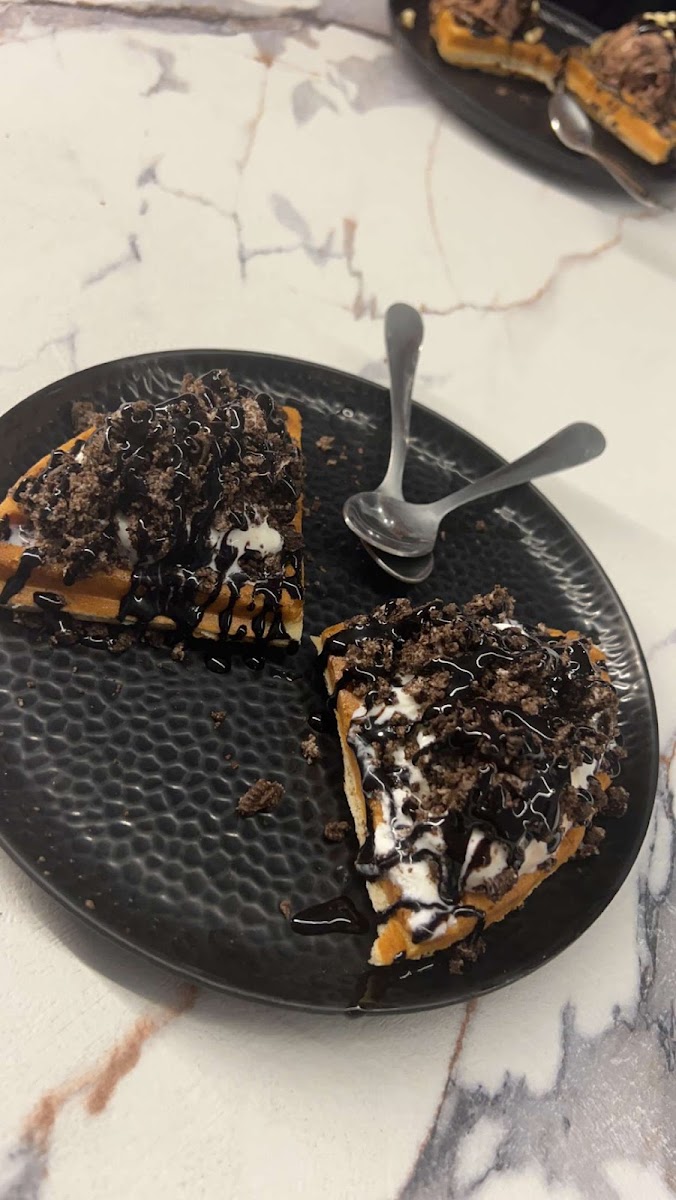 The Dessert House Resto Cafe - Photo 7