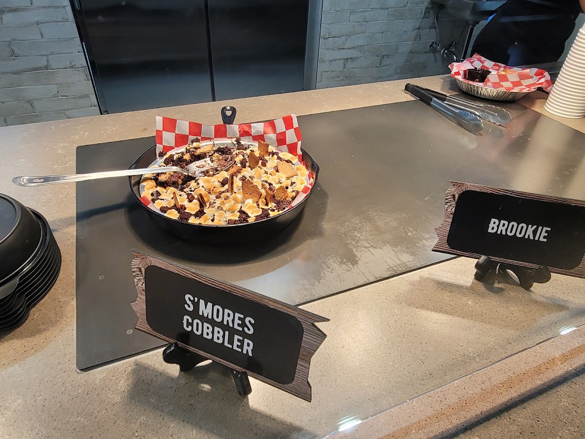 The Farmhouse Kitchen and Grill at Cedar Point - Photo 5