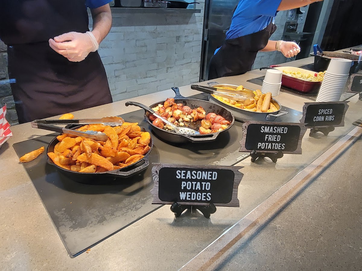 The Farmhouse Kitchen and Grill at Cedar Point - Photo 6