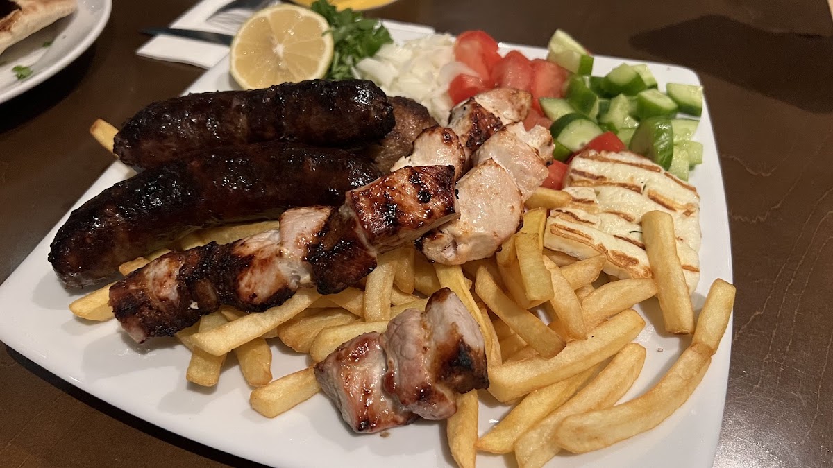 Souvlakia Pirillos - Photo 2