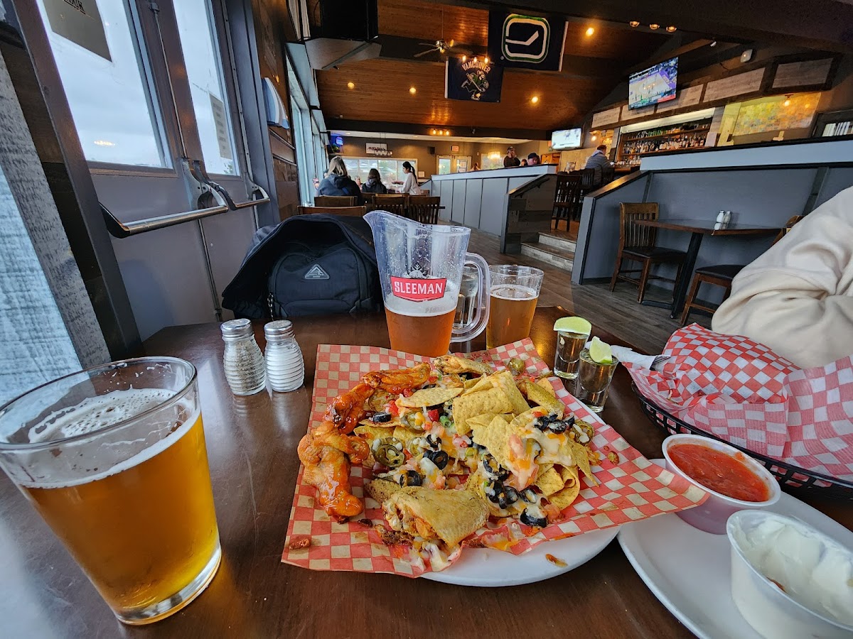 Eagle's Nest Pub - Photo 2