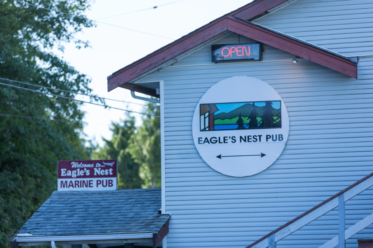 Eagle's Nest Pub - Photo 3